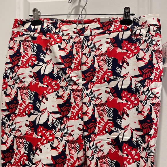 Ladies fun ankle pants. - Picture 2 of 4